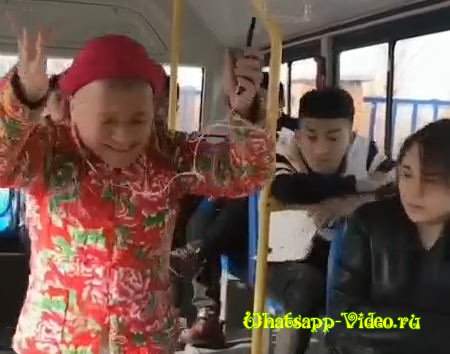 Видео прикол случай в автобусе