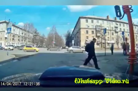 Человек из Кемерово починил светофор