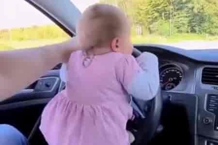 С детства учится водить