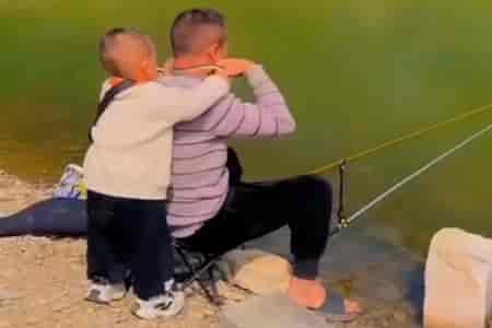 Принёс папе подарочек