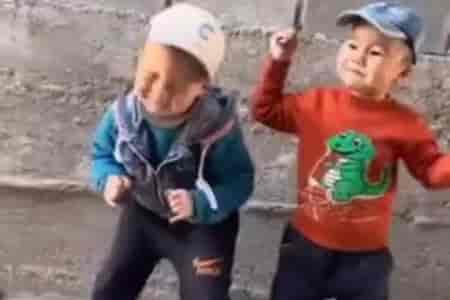 Забавные танцоры