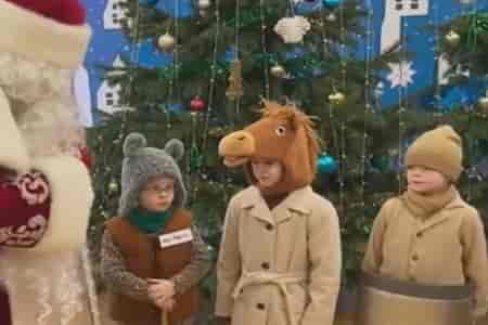 На новогодней ёлке