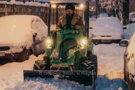 Снег кружится, летает, летает