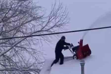 Почистил снег на крыше