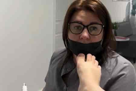 На педикюре